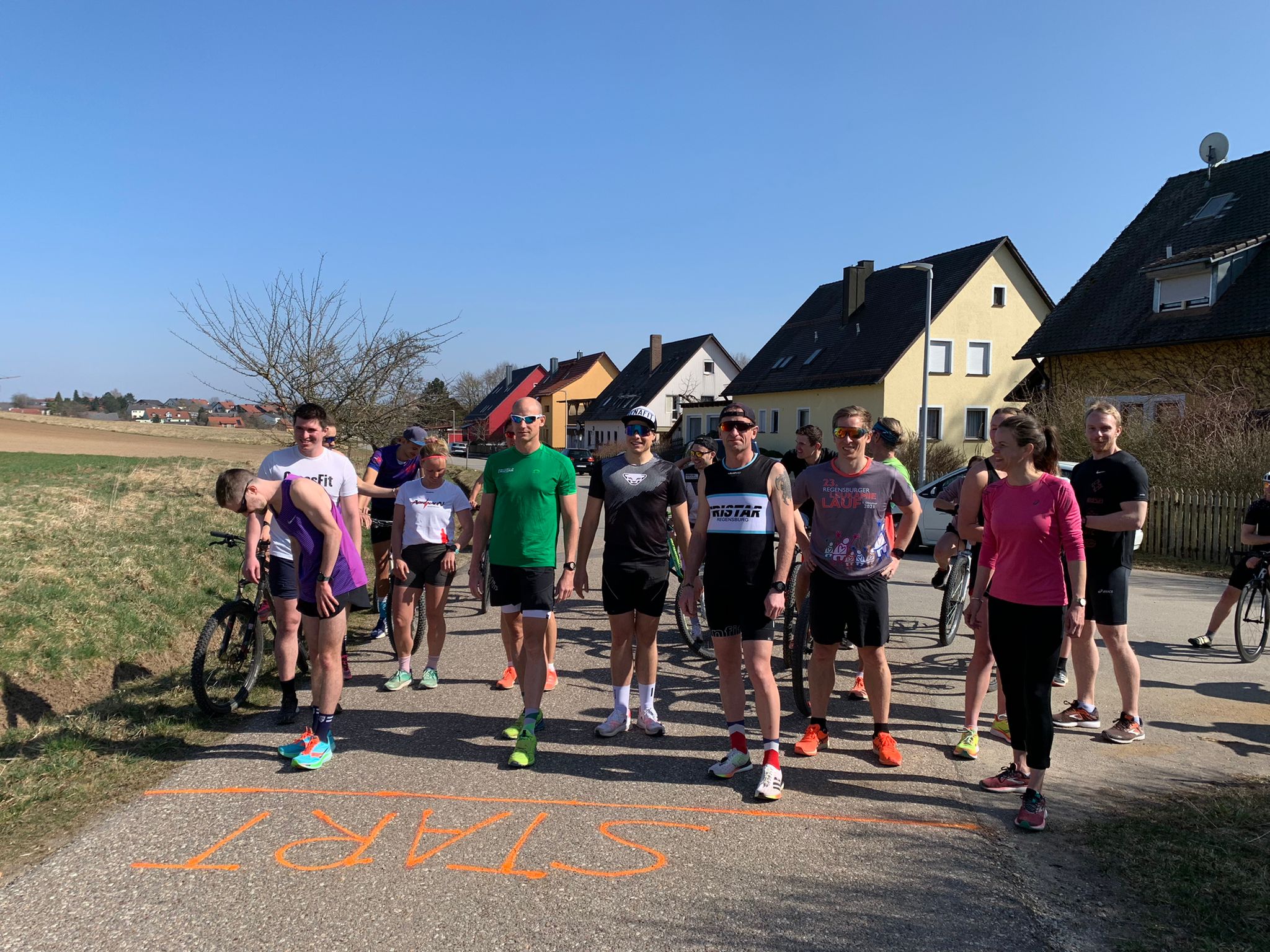 Alle warten auf den Start.